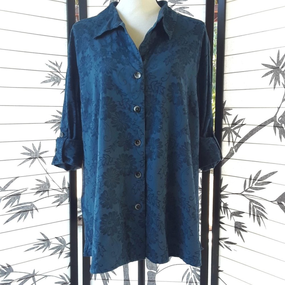 Croft & Barrow Blue Long Sleeved V Neck Shirt